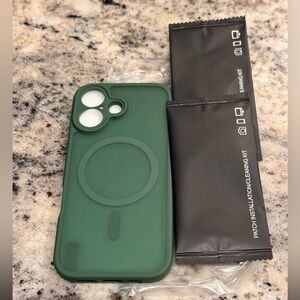 iPhone 17 green phone case